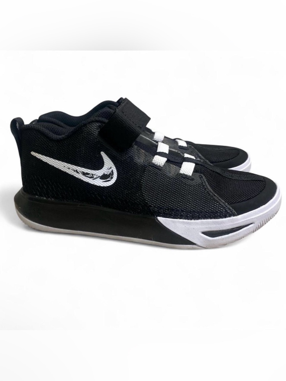 Nike Kyrie Flytrap Black and White Basketball Sneakers